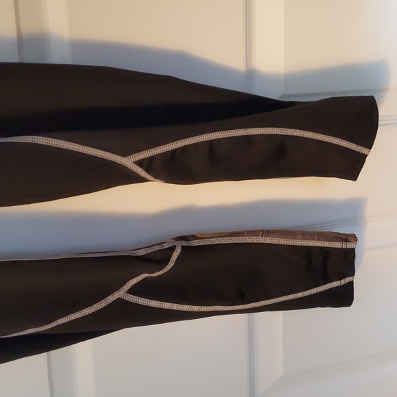 Dark Brown with Skull + Cityscape - Picture 5 of 16